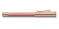 Pióro kulkowe Graf von Faber-Castell Guilloche Rose Blush zamknięte.jpg