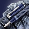 Pióro wieczne Pelikan M815 Metal Striped edycja specjalna prezentacja.jpg