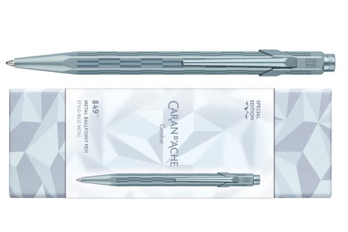 Długopis Caran d'Ache 849 XMAS25 Alpine Frost niebieski z etui edycja specjalna.jpg