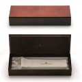 Graf von Faber-Castell długopis Classic Pernambuco etui.jpg