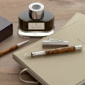 Pióro wieczne Graf von Faber-Castell Classic Thuja Burl Wood prezentacja.jpg