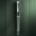 Pióro wieczne Pelikan Souveran M815 Metal Striped Green edycja specjalna prezentacja 1.jpg