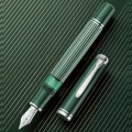 Pióro wieczne Pelikan Souveran M815 Metal Striped Green edycja specjalna prezentacja 2.jpg