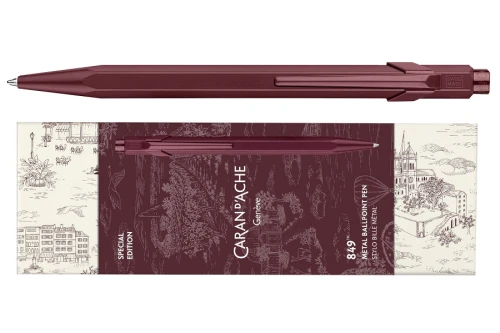 Długopis Caran d'Ache 849 Toile de Jouy Burgundy z etui edycja specjalna.jpg
