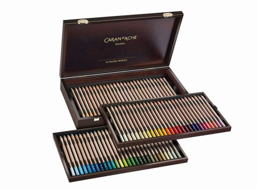 Kredki Caran d'Ache Pastel Pencils 84 kolory - drewniana kaseta.jpg