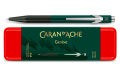 Długopis Caran d'Ache 849 Wonder Forest Green zestaw.png